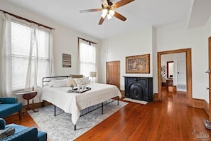 1 bedroom, WiFi, bed sheets - Historic Downtown Loft B (Pensacola)