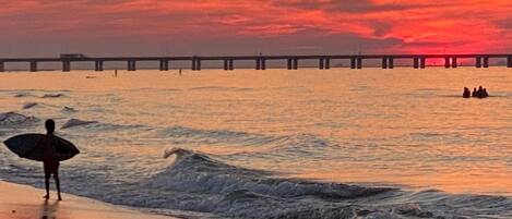Chaises longues, serviettes de plage