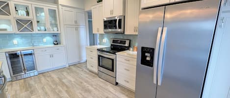 Micro-ondes, four, plaque de cuisson, lave-vaisselle