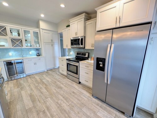 Tranquil 4-bedroom house in Port Charlotte with pool