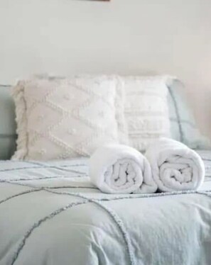 2 bedrooms, iron/ironing board, WiFi, bed sheets