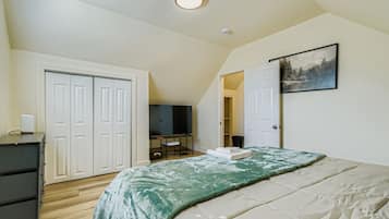 2 bedrooms, desk, iron/ironing board, free WiFi