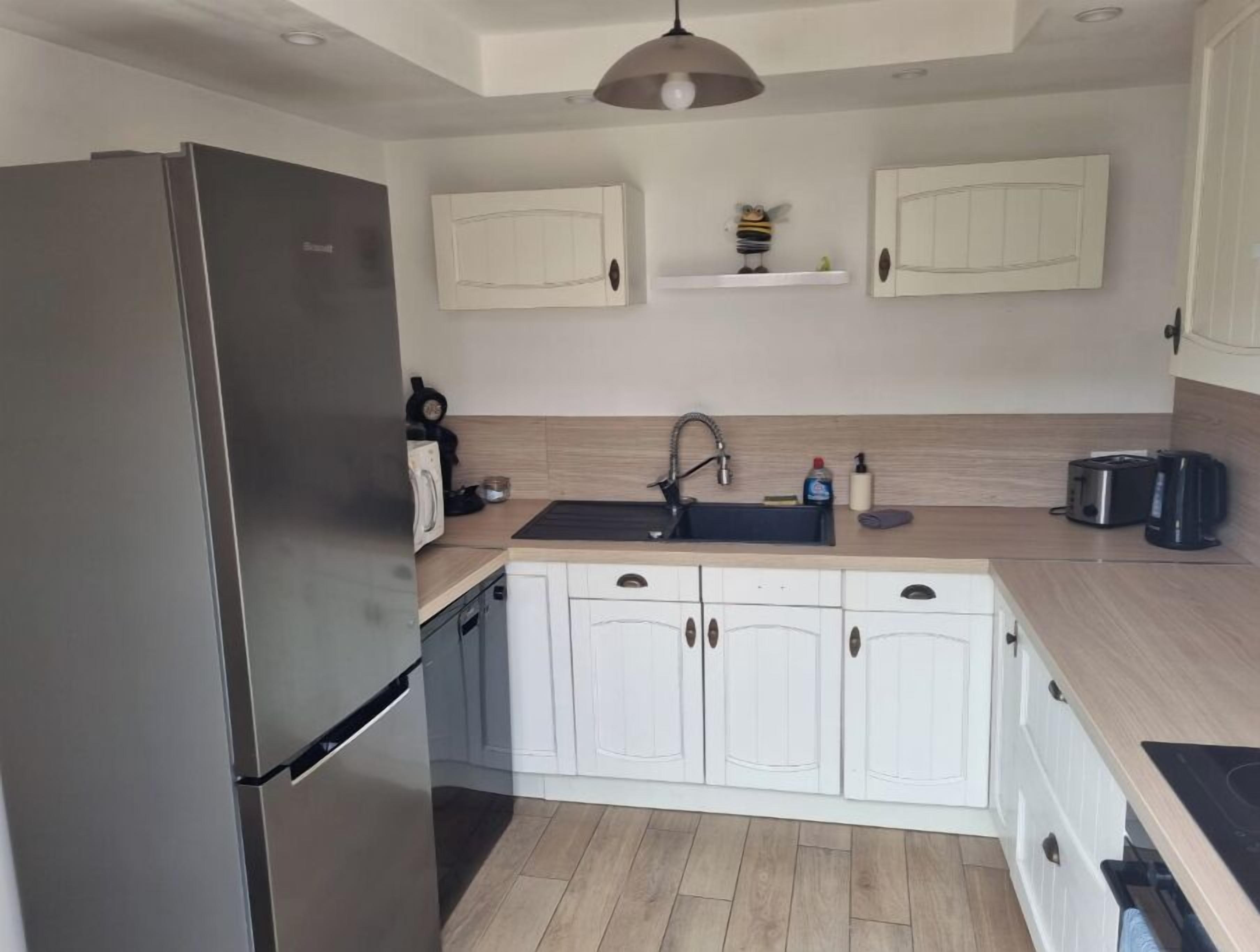 Micro-ondes, four, plaque de cuisson, lave-vaisselle