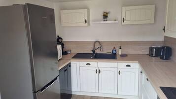 Micro-ondes, four, plaque de cuisson, lave-vaisselle