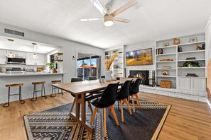 Dining - Peaceful 6-bedroom house with Oasis backyard in Scottsdale (Scottsdale)