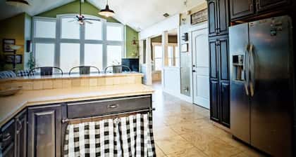 3-bedroom cabin in lovely Lake Arrowhead with AC, fitness room