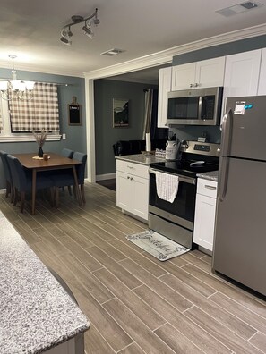 Micro-ondes, four, plaque de cuisson, lave-vaisselle