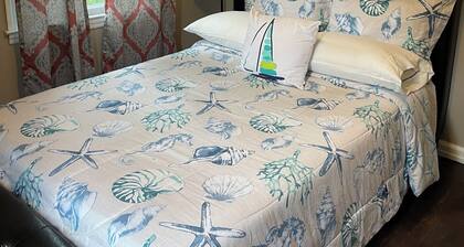 Terrific 3 Remodeled bedroom house in charming Moultrie