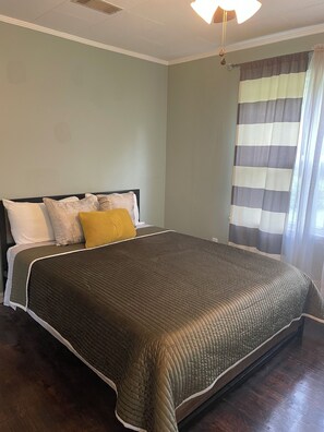 3 bedrooms, iron/ironing board, WiFi, bed sheets