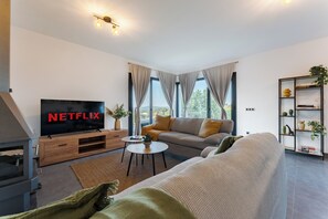 Smart TV, fireplace, table tennis