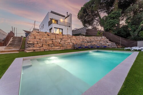 Swimming pool & BBQ | between Costa Brava & mountains