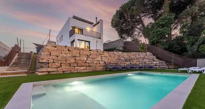 Swimming pool & BBQ | between Costa Brava & mountains