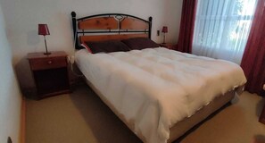 3 bedrooms, bed sheets