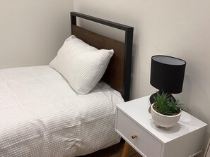 2 habitaciones, tabla de planchar con plancha, wifi y ropa de cama 