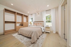 4 bedrooms, bed sheets