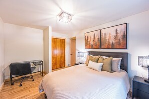 3 bedrooms, desk, iron/ironing board, free WiFi