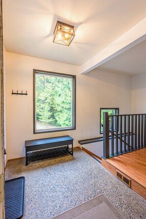 Interior - Fern House Rustic Modern Hiking Base Sequim (Sequim)