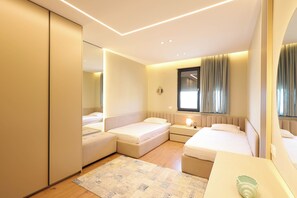 2 bedrooms, iron/ironing board, internet, bed sheets
