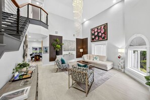 Smart TV - Las Olas Waterfront Villa (Fort Lauderdale)