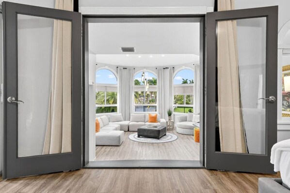 Interior - Las Olas Waterfront Villa (Fort Lauderdale)