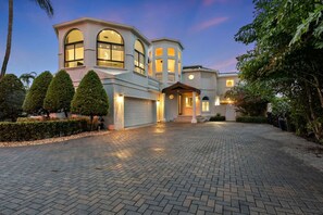 Exterior - Las Olas Waterfront Villa (Fort Lauderdale)