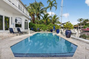 Outdoor pool, a heated pool - Las Olas Waterfront Villa (Fort Lauderdale)