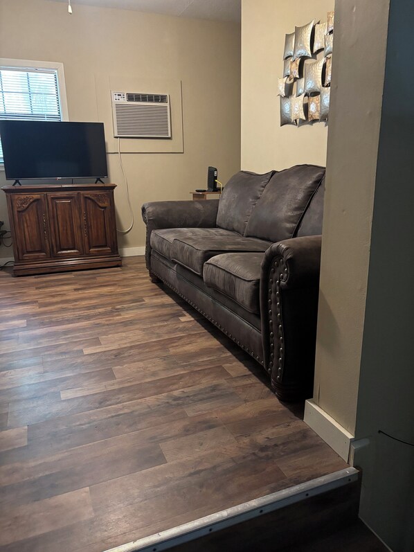 Unclassified image, 1 of 7, button