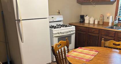 Quaint cabin on 18 Private acres, Local river access near property,