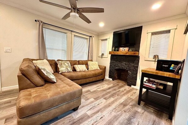 Smart TV, books - Rileys • Central Home • Walk to Fairgrounds (Phoenix)