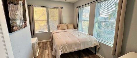 2 habitaciones, escritorio, wifi gratis y ropa de cama