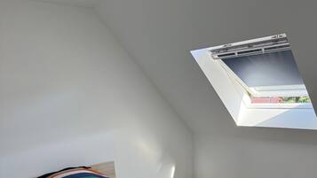 3 bedrooms, internet, bed sheets