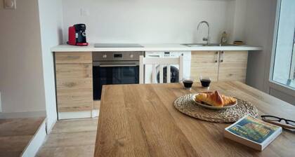 2-room open-plan air-conditioned garden view St Paul