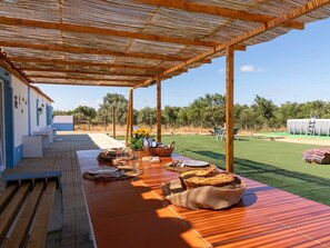 Outdoor dining - Monte dos Mestres (São Domingos)