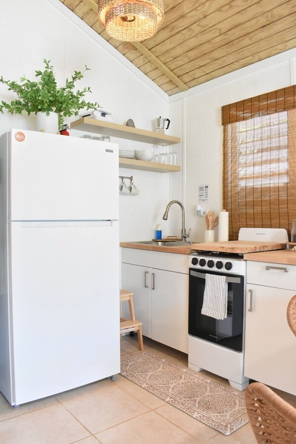 Fridge, microwave, stovetop, coffee/tea maker