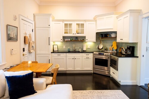 IN TOWN! Charming 1-bedroom condo in downtown Edgartown