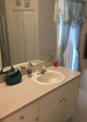 Dusche, Handtücher, Toilettenpapier