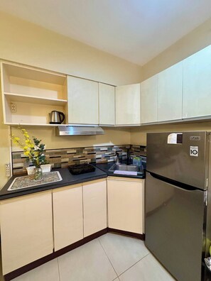Studio, 1 Bedroom, Accessible, Garden View | Interior