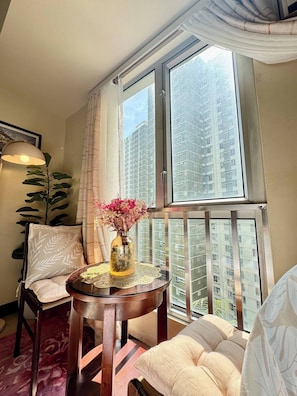 Studio, 1 Bedroom, Accessible, Garden View | Interior