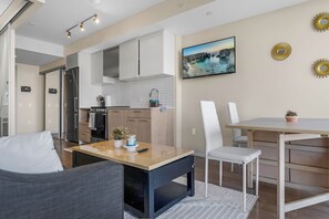 Interior - T Dot Views & Cozy 2BR Stay (Toronto)