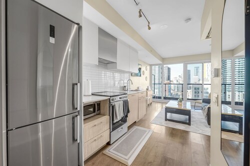 T Dot Views & Cozy 2BR Stay