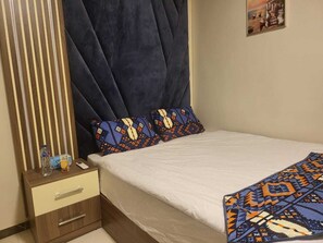 Ferros/tábuas de passar roupa, Wi-Fi, roupa de cama