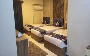 Ferros/tábuas de passar roupa, Wi-Fi, roupa de cama
