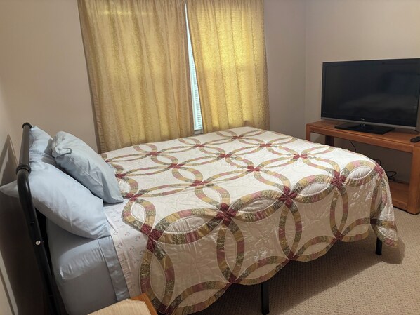 2 bedrooms, iron/ironing board, bed sheets