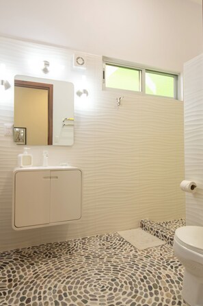 淋浴設備、風筒、提供毛巾、番梘