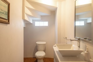 Bruser, hårtørrer, håndklæder, Sæbe