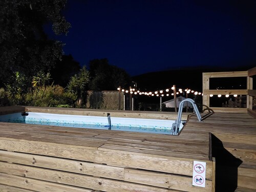 In the center of town, close to culture, the beach and the mountains. Pets accepted