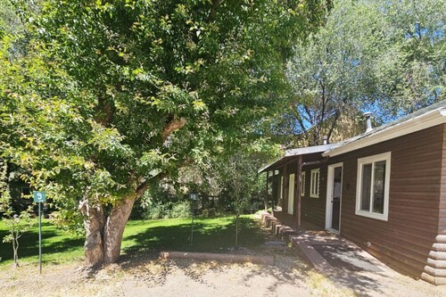 Cabin 9 Cozy rustic w/ Kitchen