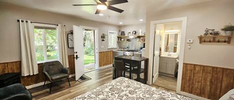 1 Schlafzimmer, Schreibtisch, Bügeleisen/Bügelbrett, WLAN