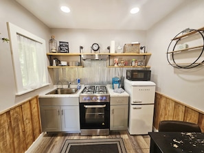 Microwave, oven, stovetop, coffee/tea maker
