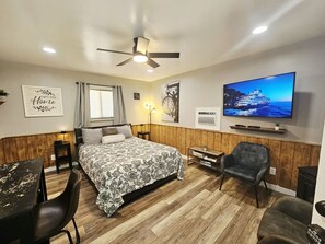 Desk, iron/ironing board, WiFi, bed sheets